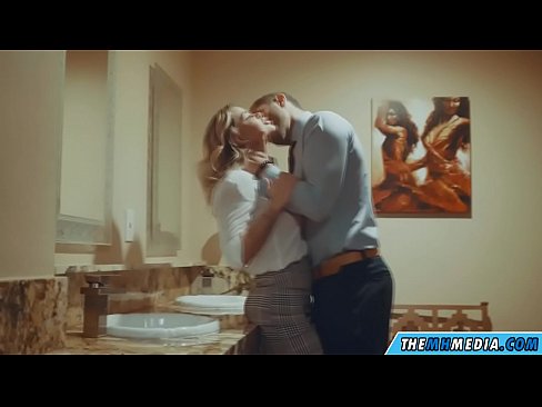 ❤️ Том биетэй шаргал үст таныг нийтийн бие засах газар уруу татах үед ❌ Зовх видео mn.virtsextor.ru ❤
